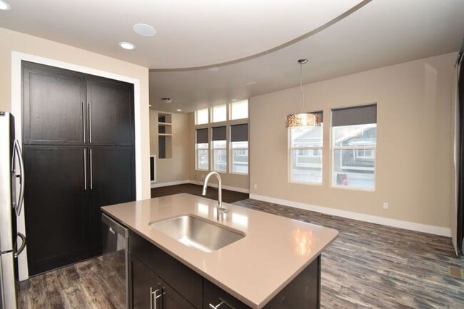 Building Photo - 7545 Samano Ct
