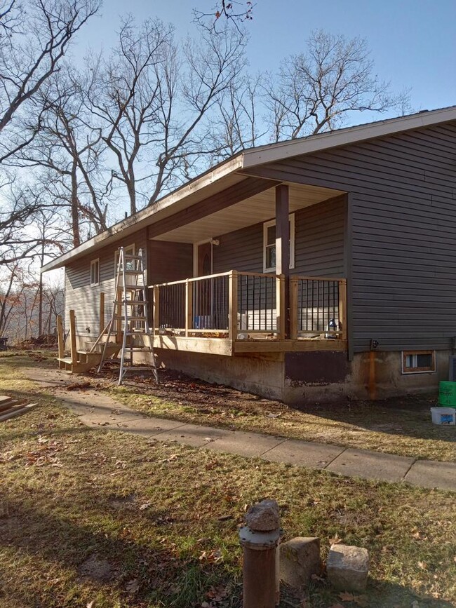 Building Photo - 489 Cedar River Rd
