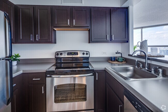 1BR, 1BA - 669SF - Kitchen - Presidential Towers