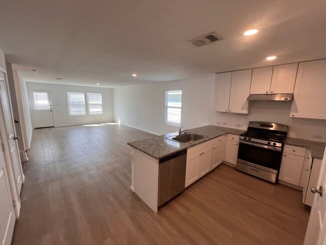 Building Photo - Two story, 4 bed 2.5 bath 2022 Build