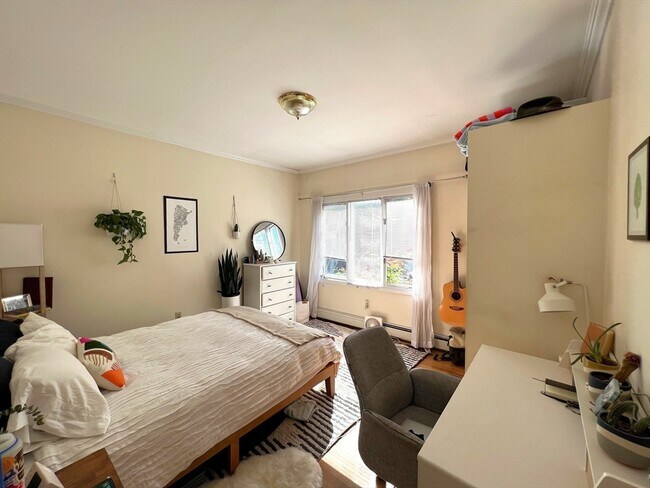 Building Photo - 329 Broadway