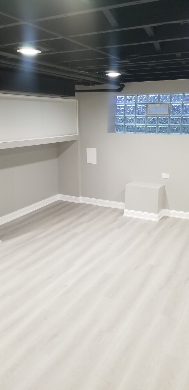 sala del frente - 7920 S Manistee Ave