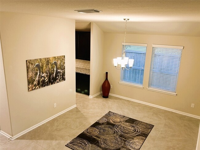 Building Photo - 1402 Central Heights Dr
