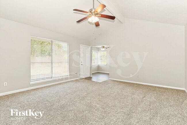 Foto del edificio - 13223 Lake Breeze Ln