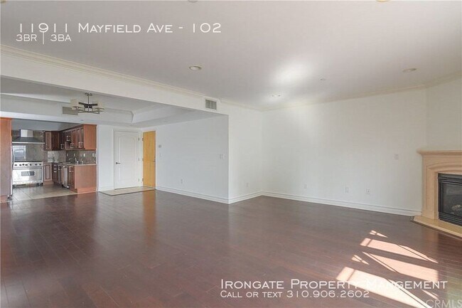 Foto del edificio - 11911 Mayfield Ave
