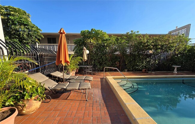 Foto del edificio - 7440 Harding Ave