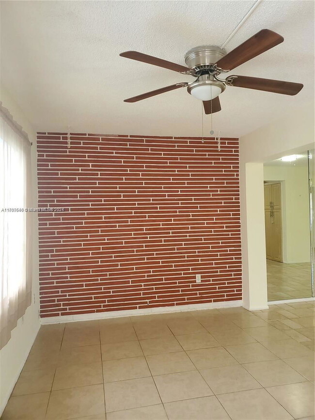 Foto del edificio - 11520 NW 29th Pl