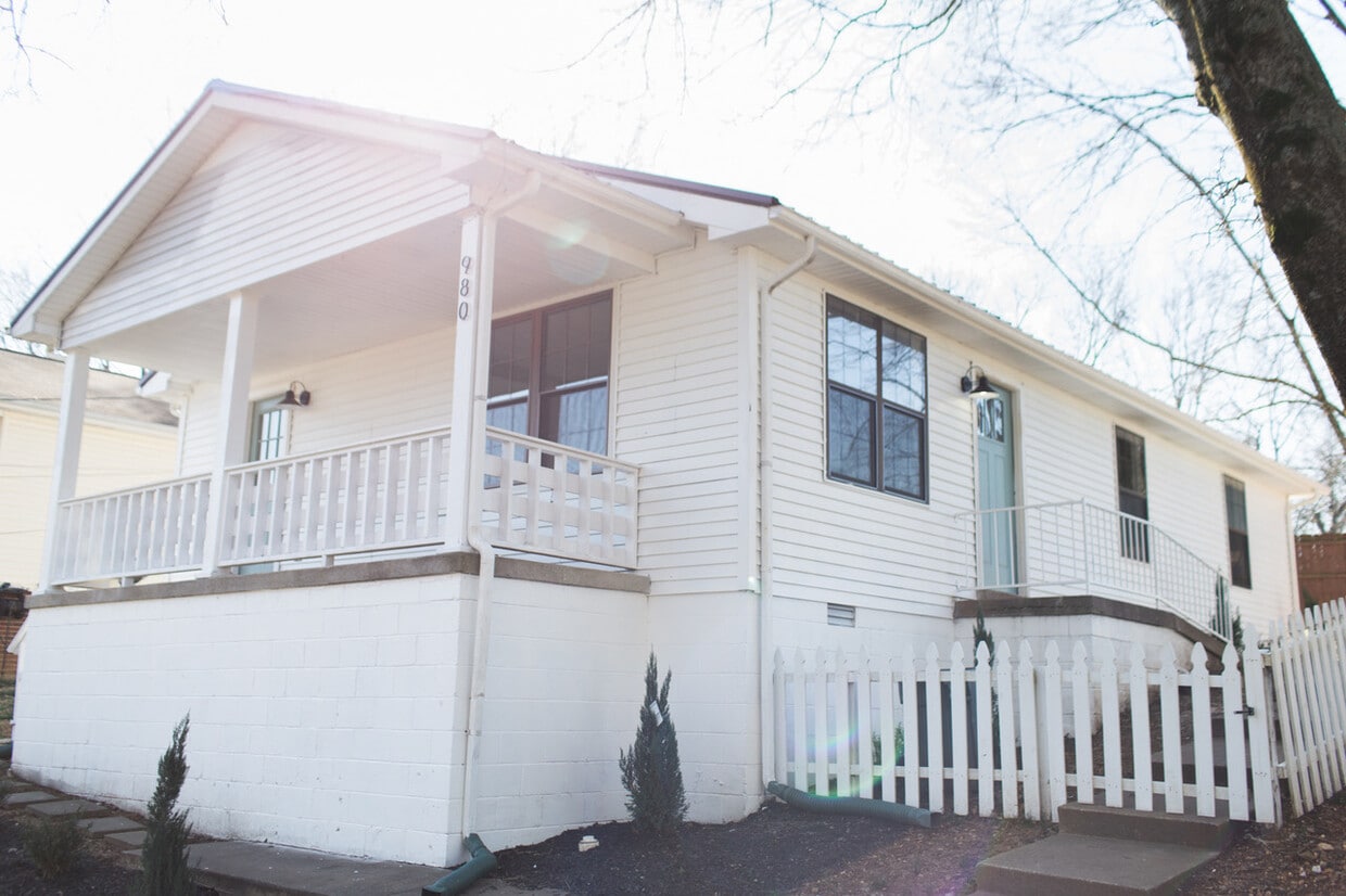 Front - 980 Marion St