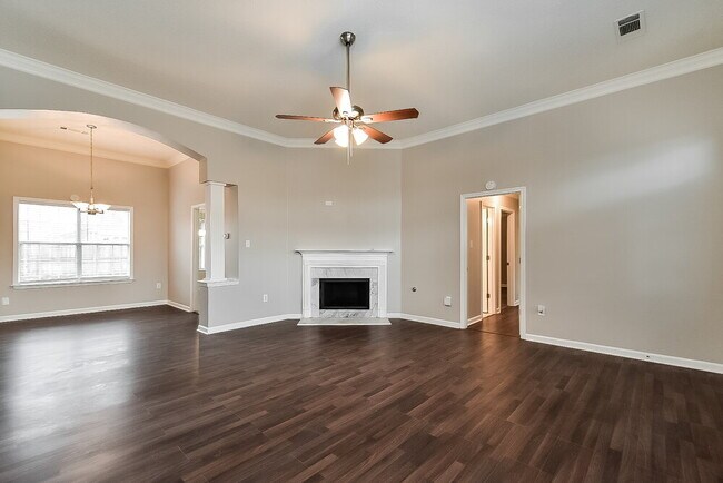 Building Photo - 755 N Sanga Rd