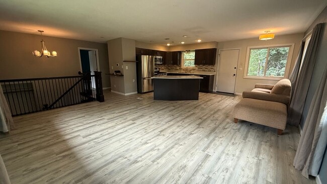 Building Photo - 4 Bedroom House on Large lot in Eagle River. Pet ok on approval. Available now!