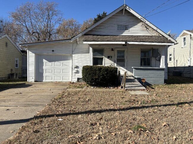 Building Photo - Available Now 1 bedroom 1 bathroom bungalow