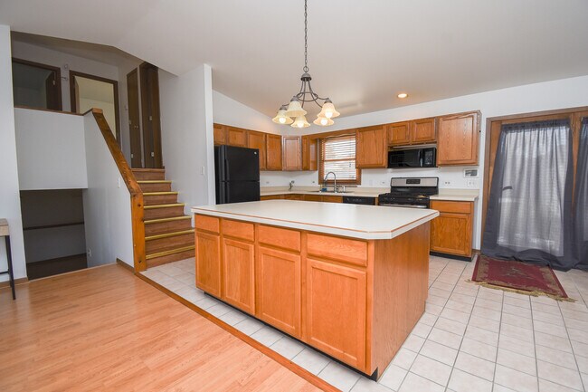 Building Photo - 4002 Ridge Rd