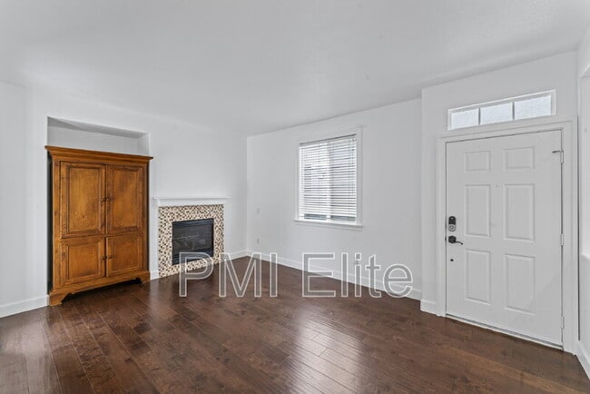 Foto del edificio - 24619 Montevista Cir