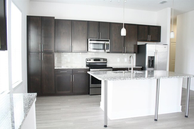 Building Photo - 795 Gateway Dr