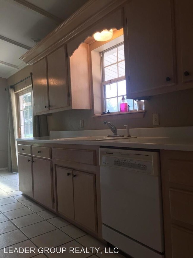 Building Photo - 4 br, 2.5 bath House - 1521 Pineywood Drive