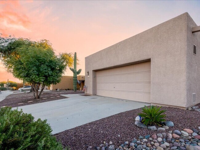 Foto del edificio - Beautiful 3 Bedroom Home with Office & Desert Landscaping !