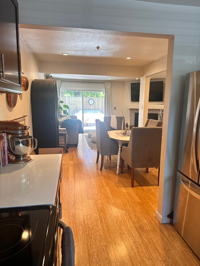 Foto del edificio - 1576 Parkway Dr