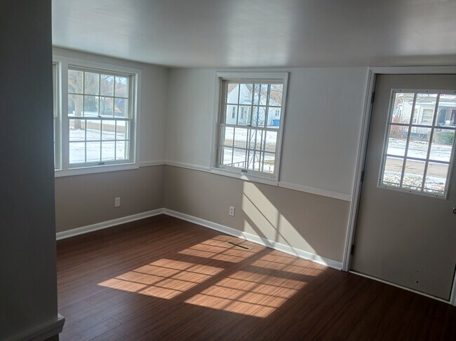 Living Room - 109 S East St