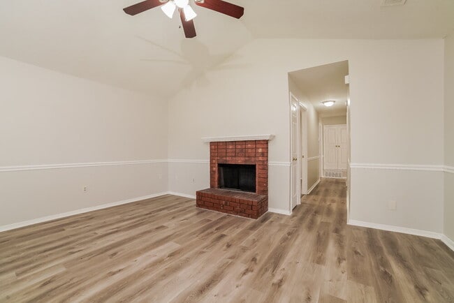 Building Photo - 3409 Laurelwood Dr