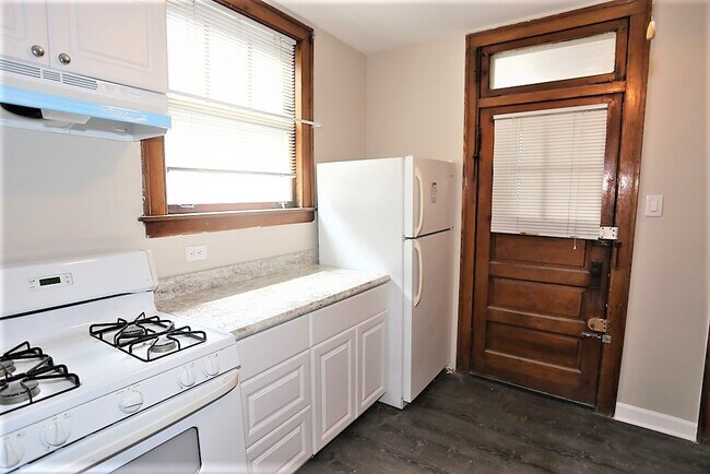 Foto del edificio - 3844 N Bernard St