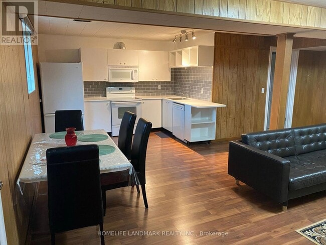 Building Photo - 34 Argonne Crescent