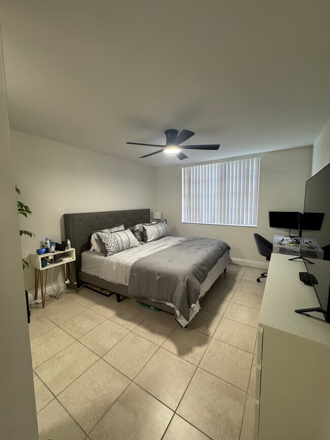 Foto del edificio - 2163 Renaissance Blvd