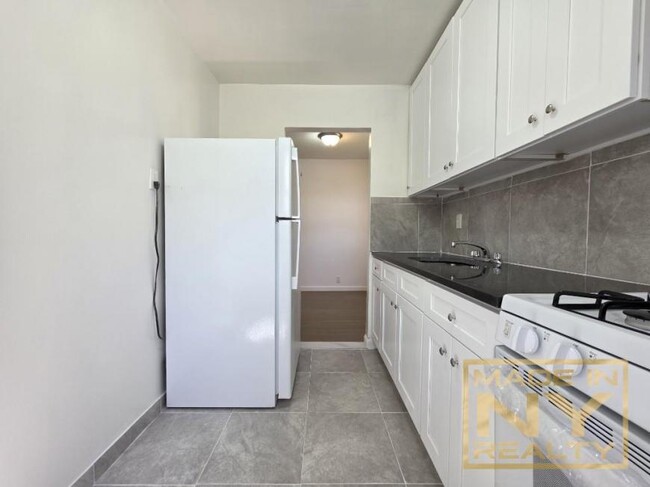 Building Photo - 2 bedroom in FRESH MEADOWS NY 11365