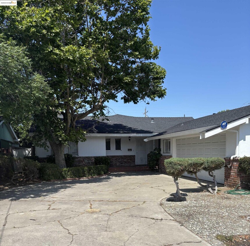 Primary Photo - 1310 B St