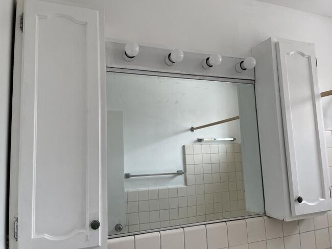 Building Photo - 1 bedroom in Chicago IL 60712