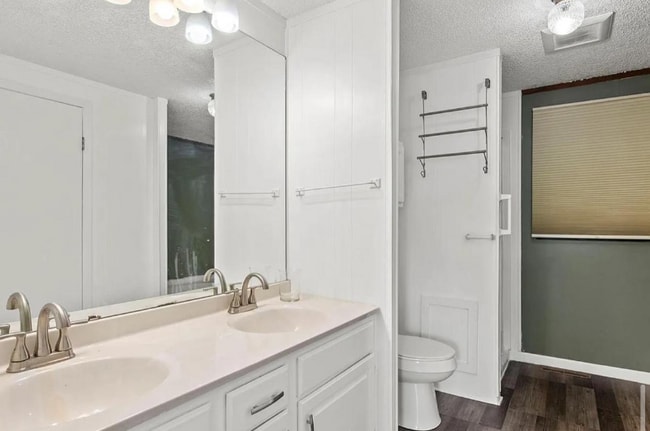 Building Photo - 3351 SW 130th Ave