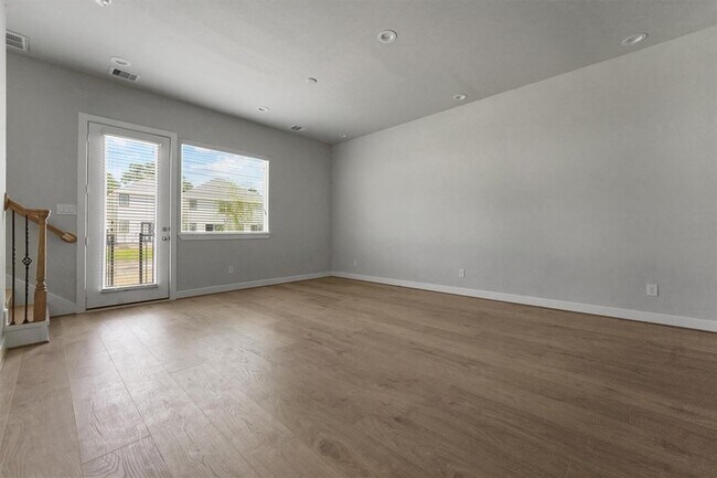 Foto del edificio - 5914 Haring Ln