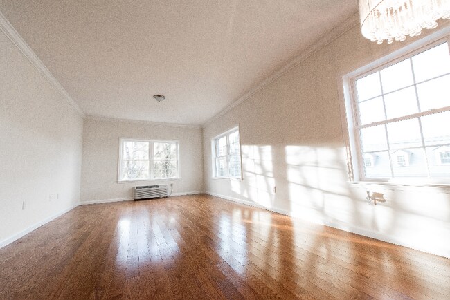 Building Photo - 48 Burling Ln