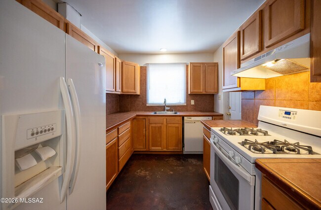 Foto del edificio - 1732 N Campbell Ave