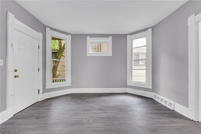 Foto del edificio - 2050 W 83rd St