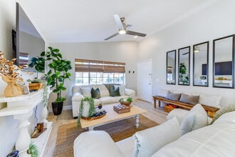 Building Photo - 1120 N Val Vista Dr