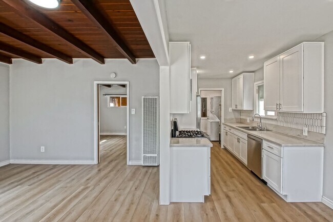 Foto del edificio - 1534 Mathews Ave