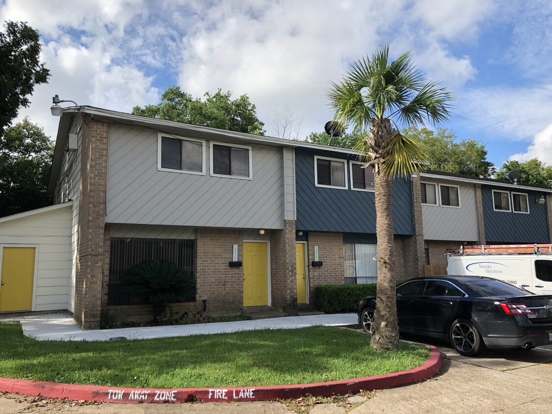 Primary Photo - Skylark Townhomes