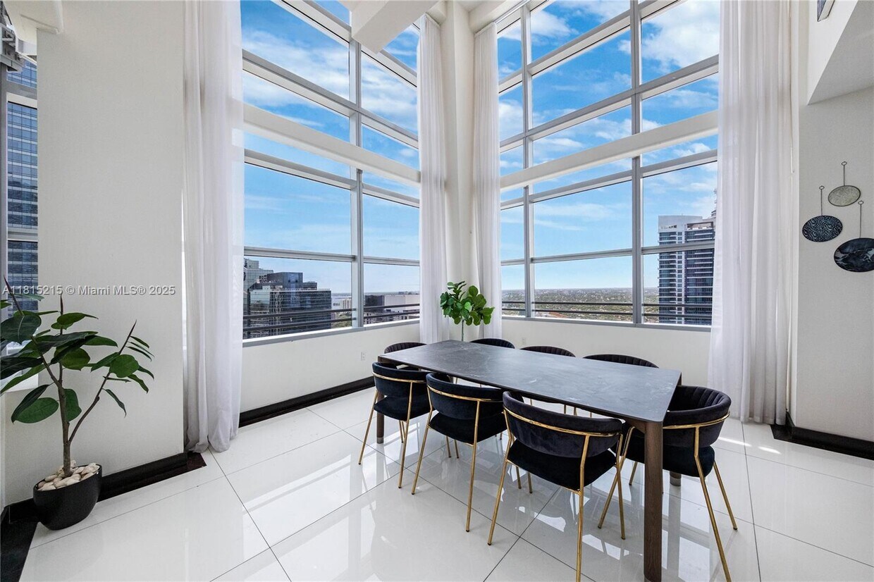 Primary Photo - 1395 Brickell Ave