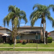 Building Photo - 366 N Vecino Dr