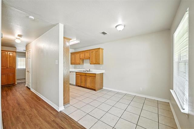 Foto del edificio - 1326-1328 S Travis St