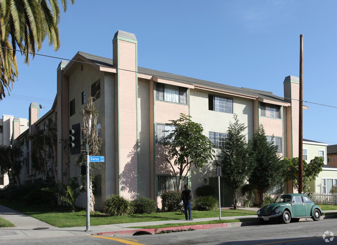 Primary Photo - 586 Daisy Ave