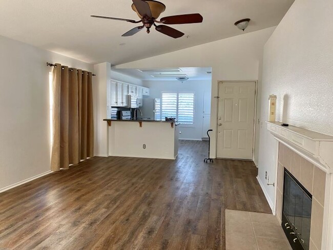 Building Photo - Beautiful Remodeled 2 Bed / 2 Bath Home in...