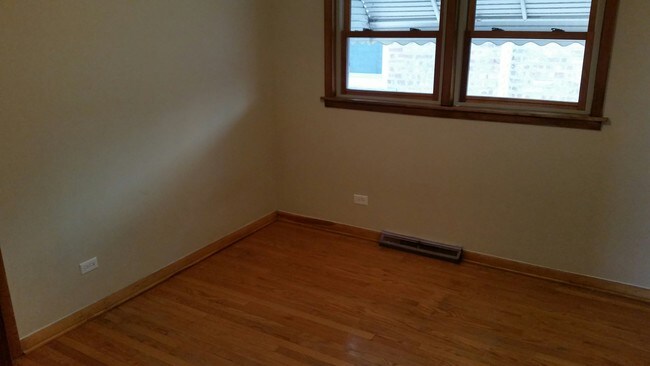 Bedroom - 5367 N Normandy Ave