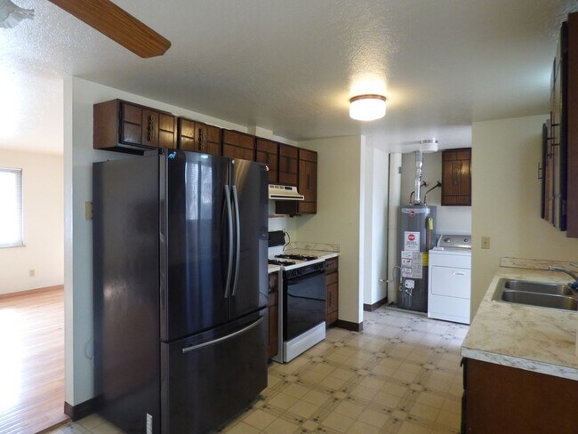 Building Photo - Adorable 3 bedroom, 1 bath in Longmont Est...