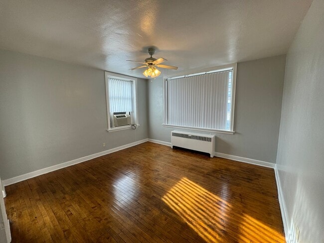 Foto del edificio - Large one room efficiency with large kitchen