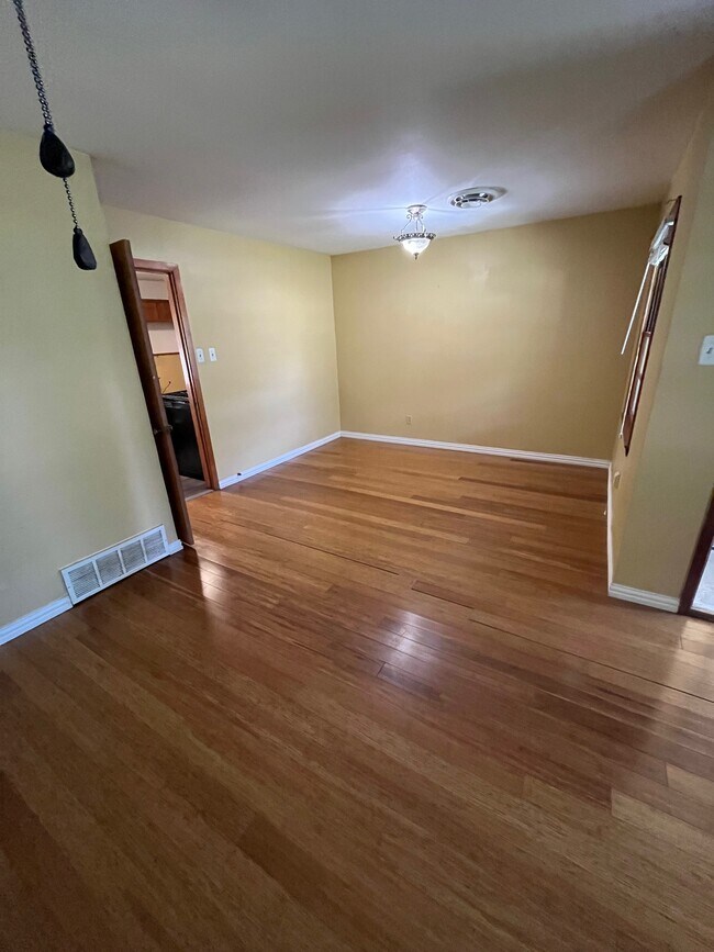 Dining Area - 1500 Sherman St