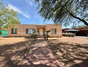 Building Photo - 3210 E Linden St