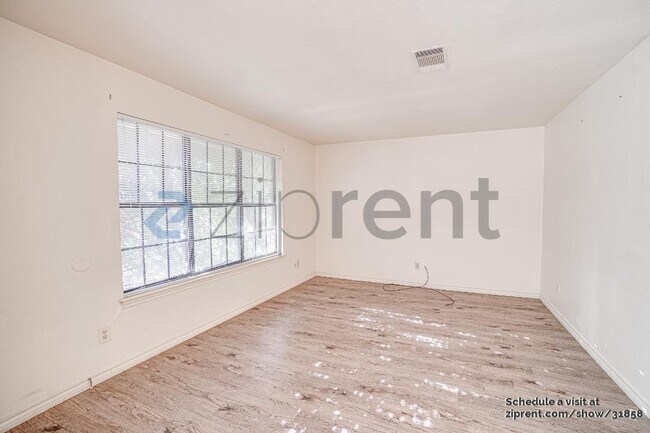 Building Photo - 3805 Yellowstone Pl