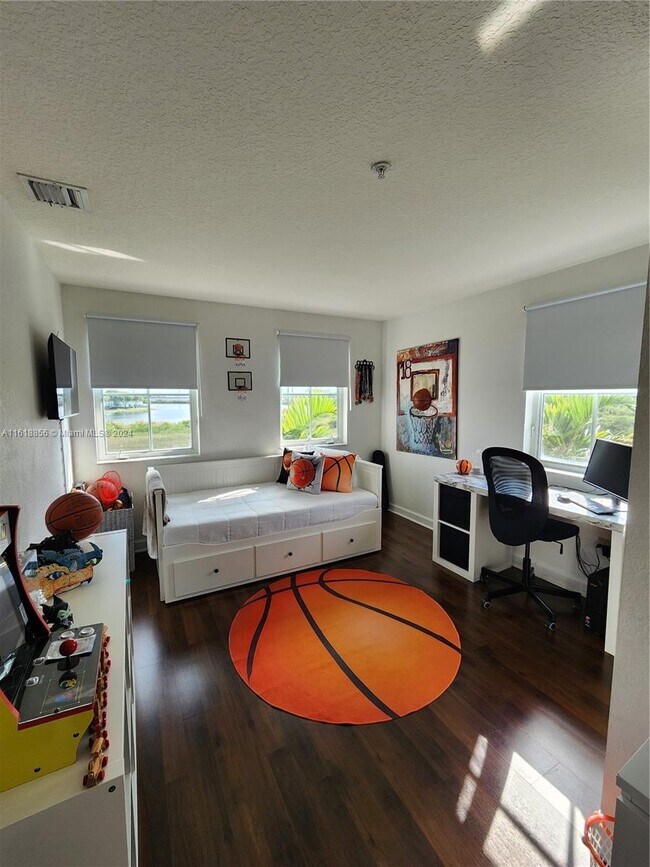 Foto del edificio - 4361 SW 160th Ave