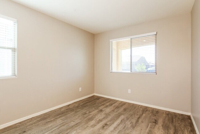 Foto del edificio - 25422 W Lamont Ave